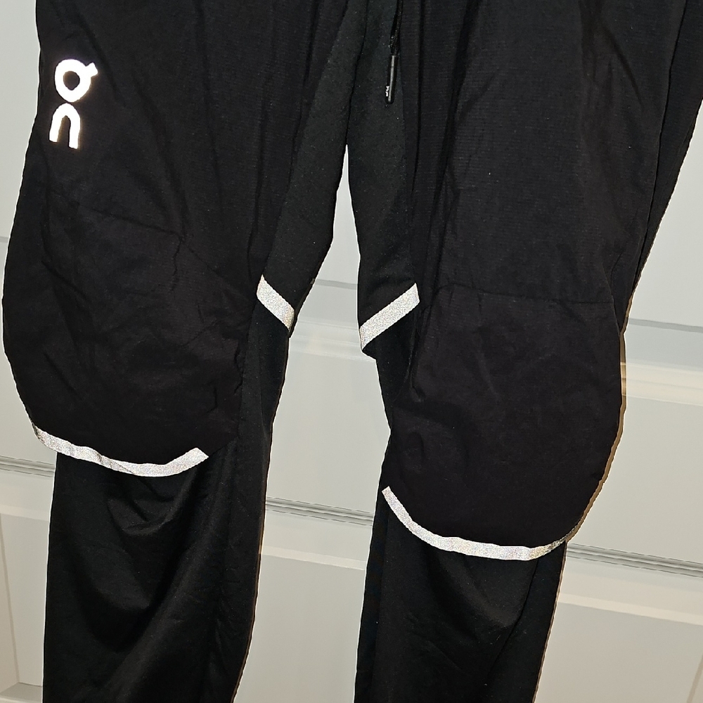 On Running Black Pants with White Highlights - Picture 4 of 7